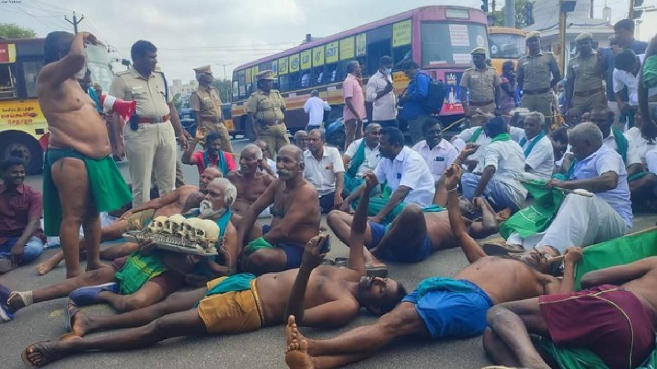 Tamil Nadu: Farmers from Trichy extend support to Punjab farmers' march